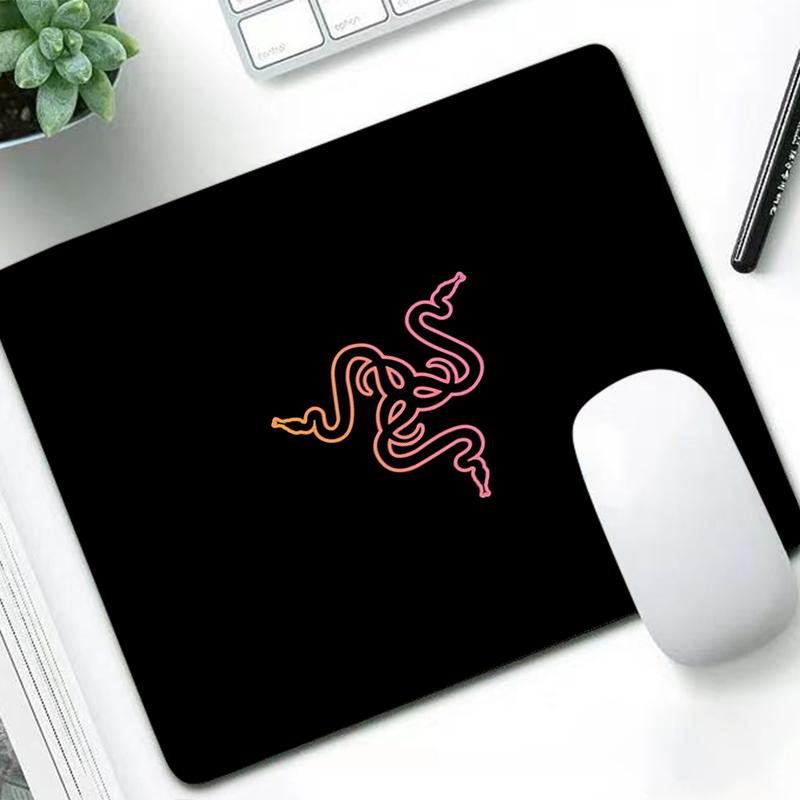 Razer Luxury Mouse Pad Anime G - Tech Accessories For Office Desk avaliação e preço
