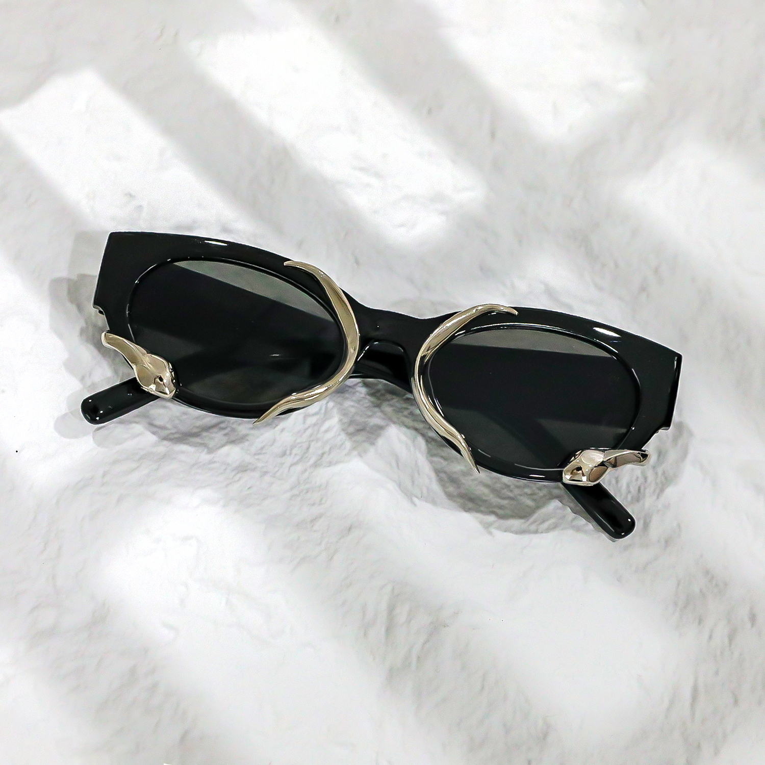 Stereo Spirit Snake Sunglasses - Tech Girl Accessories avaliação e preço